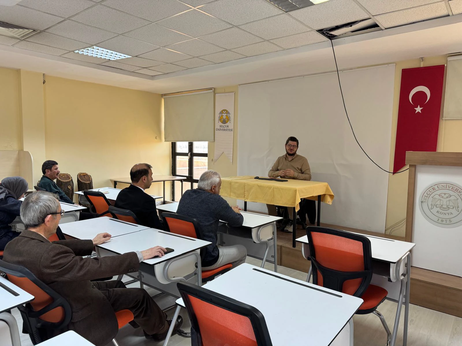 Kütüphanemizde "Kamusal Ahlak" Konulu Hizmet İçi Eğitim Gerçekleştirildi